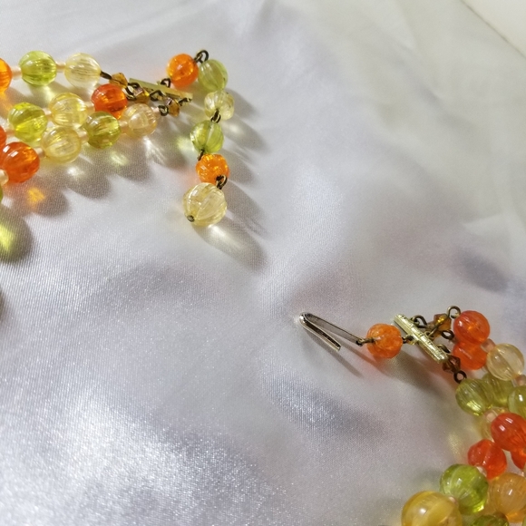 3 strand beaded necklace. Multicolor peach, green, tangerine. Circa 1950s/1960s. - Picture 14 of 14